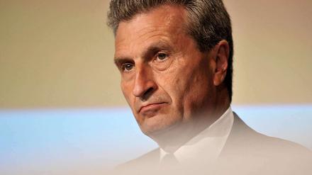 Günther Oettinger hält es für möglich, dass Kanzlerin Merkel in die EU-Politik wechselt.