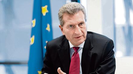 EU-Kommissar Günther Oettinger glaubt nicht mehr an eine Visafreiheit für türkische Bürger in diesem Jahr.