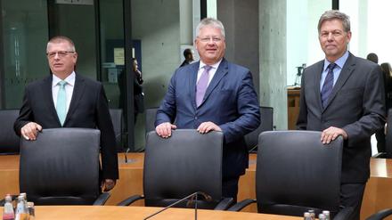 Verfassungsschutzchef Haldenwang, BND-Chef Bruno Kahl und MAD-Präsident Christof Gramm.