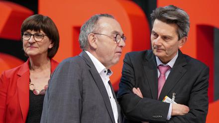  Rolf Mützenich, SPD-Fraktionsvorsitzender (re.) und Parteivorsitzender Norbert Walter-Borjans haben die Entscheidung über Drohnen auf Eis gelegt.