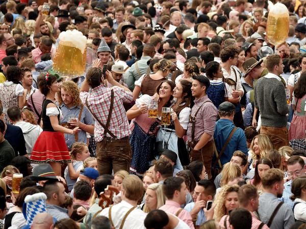 Von Absage bedroht:Bayerns Ministerpräsident Markus Söder kann sich ein Oktoberfest 2020 "kaum vorstellen" 