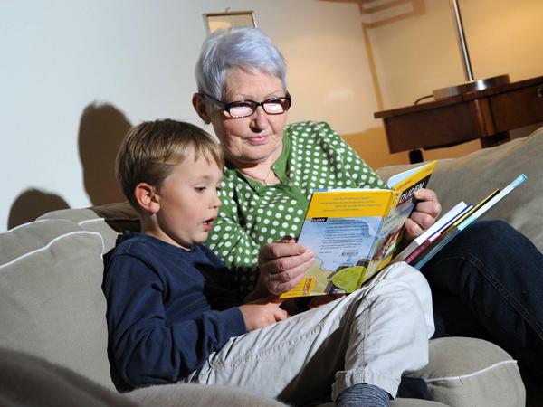 Wann werden Großeltern ihren Enkeln wieder vorlesen dürfen?