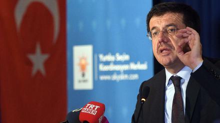 Der türkische Wirtschaftsminister Nihat Zeybekci bei einem Auftritt in Köln. 