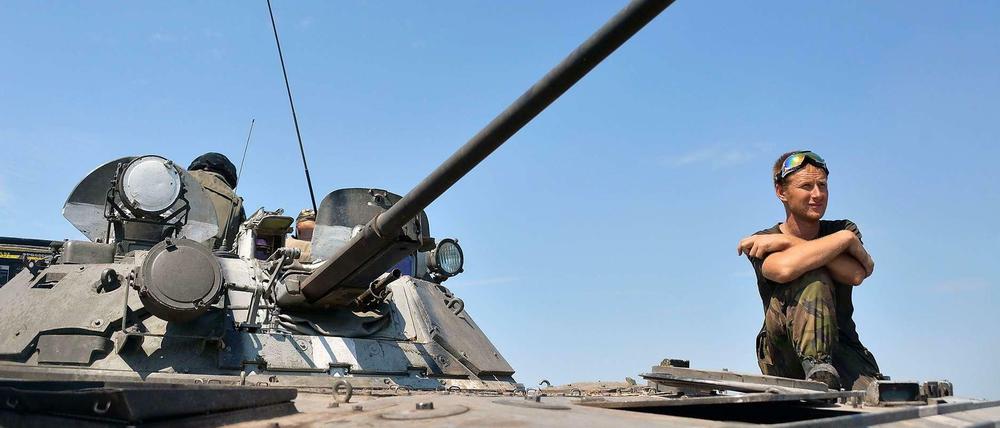 Vormarsch Richtung Osten. Ein Panzer der ukrainischen Armee in der Nähe der Stadt Lysychansk in der Region Lugansk