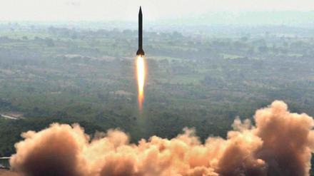 Eine pakistanische Mittelstreckenrakete bei einem Test. Um solche Raketen geht es im INF-Vertrag, aus dem die USA kürzlich ausgetreten ist.