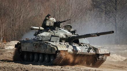 Ein Panzer der ukrainischen Armee bei einer Übung