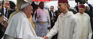 Der Papst wurde von Kronprinz Moulay Hassan (rechts) begrüßt.
