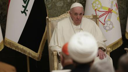 Papst Franziskus am Freitag im Präsidentenpalast von Bagdad. Der 84-Jährige ist das erste Oberhaupt der katholischen Kirche, das in das Krisenland reist. 