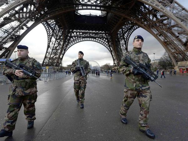 Höchste Terrorwarnstufe in Paris.