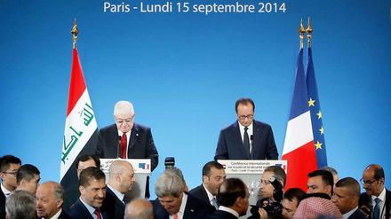 Der französische Präsident François Hollande (r.) und der irakische Präsident Fouad Massoum bei der Konferenz in Paris.