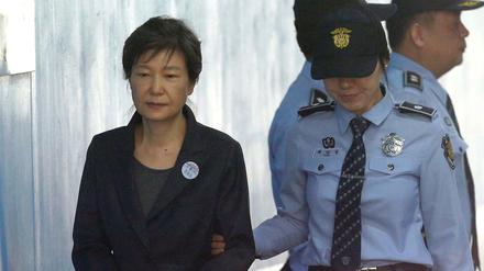 Die frühere südkoreanische Präsidentin Park Geun Hye kommt zu einer Anhörung ins Gericht.