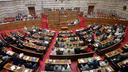 Das griechische Parlament stimmte am Mittwochnachmittag den neuen Sparmaßnahmen der Regierung zu. 