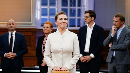 Mette Frederiksen, Ministerpräsidentin von Dänemark, während der Debatte der Parteivorsitzenden im Gemeindesaal von Christiansborg.