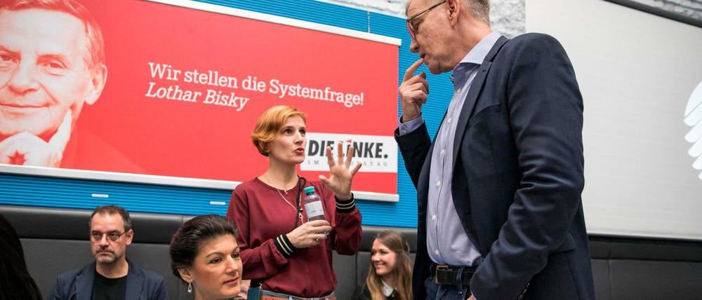 in Unübersichtliche Kräfteverhältnisse: Linke-Politiker Sahra Wagenknecht, Katja Kipping und Dietmar Bartsch (von links) am Dienstag in der Fraktion. 