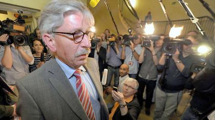 Der ehemalige Finanzsenator von Berlin, Thilo Sarrazin (SPD) auf dem Weg zu einer Anhörung seines Parteiausschlussverfahrens.