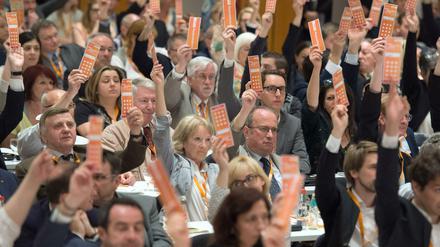 Delegierte stimmen am 06.05.2016 beim Landesparteitag der baden-württembergischen CDU über den grün-schwarzen Koalitionsvereinbarung ab. 