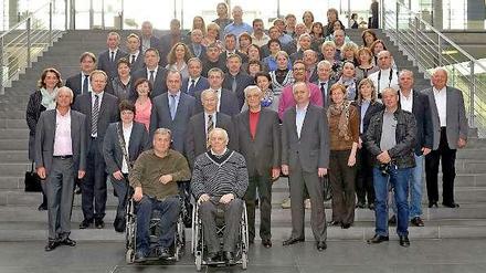 Gruppenbild mit Weißrussen. Die Delegation und ihre deutschen Gastgeber vergangene Woche im Bundestag