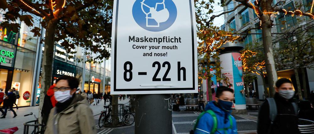 Hinweis auf die Maskenpflicht in Frankfurt.