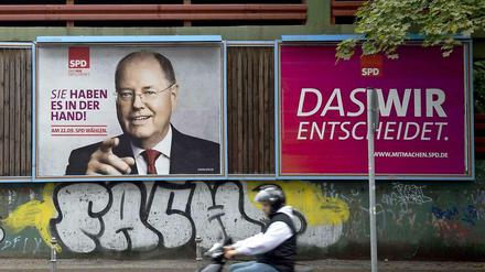 "Mitmachen!", fordert die SPD auf ihren Wahlplakaten. Bei dem "Twitter Town Hall Meeting" in Berlin konnten die Wähler ihre Fragen direkt an Peer Steinbrück richten.