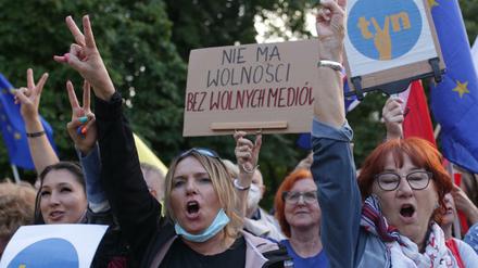 Keine Freiheit ohne freie Medien: Tausende protestierten in polnischen Städten gegen den Druck der Regierung auf den wichtigsten Oppositionssender tvn.