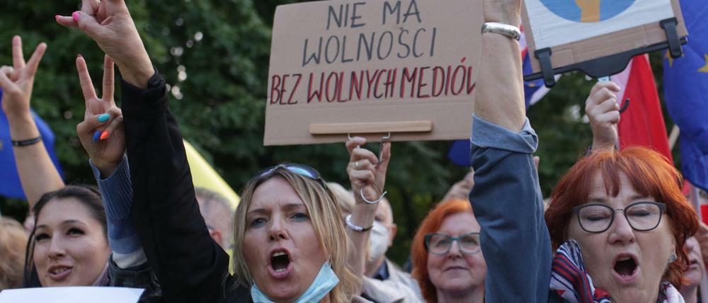 Keine Freiheit ohne freie Medien: Tausende protestierten in polnischen Städten gegen den Druck der Regierung auf den wichtigsten Oppositionssender tvn.