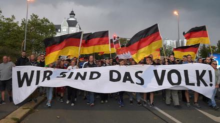 Anhänger der rechtspopulistischen Bürgerbewegung "Pro Chemnitz" demonstrieren am 7. September in Chemnitz.