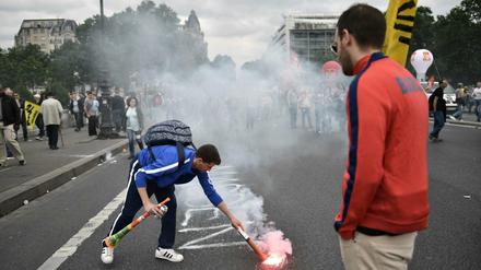 In Frankreich wie auch in anderen EU-Staaten kommt es immer wieder zu heftigen Protesten - auch weil Jugendliche kaum Perspektiven auf dem Arbeitsmarkt sehen. 