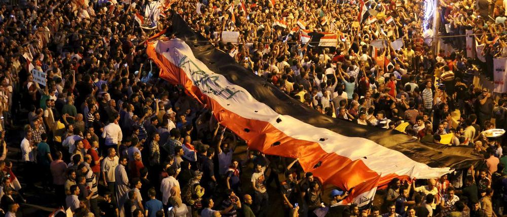 Auch das irakische Volk fordert Reformen wie hier bei einem Protestzug in Bagdad. 