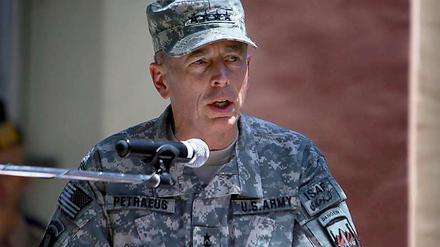 US-General Petraeus bei seiner Antrittsrede in Afghanistan.