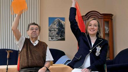 Bei Visiten von Spitzenpolitikern - hier Bundesfamilienministerin Kristina Schröder in einem Pflegeheim in Steglitz - sind Pflege und Betreuung Chefsache. Sonst steuert der Sektor auf einen Notstand zu.