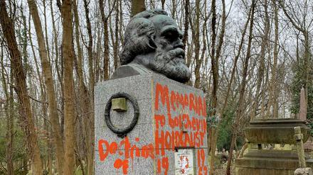 Beschmiert mit Parolen: Die Grabstätte von Karl Marx in London 