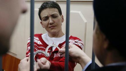 Die ukrainische Kampfpilotin Nadeschda Sawtschenko bei der Verhandlung vor dem Gerichtshof. 