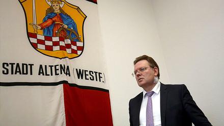 Der Bürgermeister von Altena, Andreas Hollstein (CDU), wurde bei einem Messerangriff verletzt.