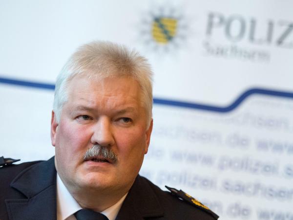 Der Leiter der Polizeidirektion Chemnitz, Polizeipräsident Uwe Reißmann, bei der Pressekonferenz zum Einsatz in Clausnitz.