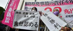 Kläger in der Aktionärsklage gegen die Tokyo Electric Power Company (TEPCO) am 13. Juli.