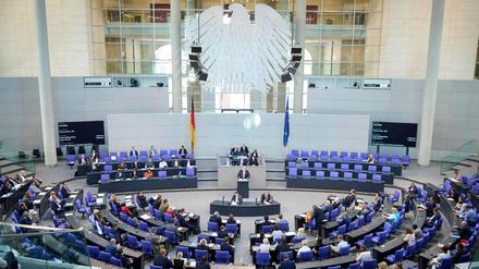 Das Foto zeigt eine Plenarsitzung im Bundestag in Berlin.