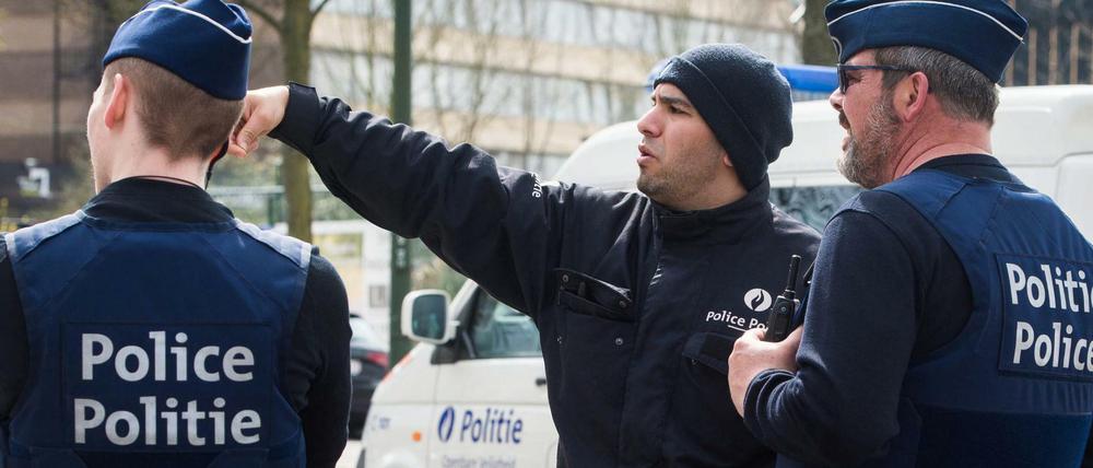 Belgische Polizisten am Samstag in Brüssel. 