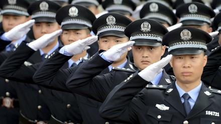 Chinesische Polizisten nahmen innerhalb von zwei Tagen mehr als 50 Anwälte und Menschenrechtsaktivisten fest.