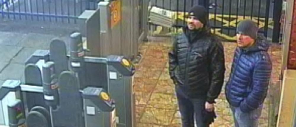 Zwei Verdächtigen im Fall des Attentats auf den ehemaligen russischen Doppelagenten Skripal, an einer Bahnstation in Großbritannien.