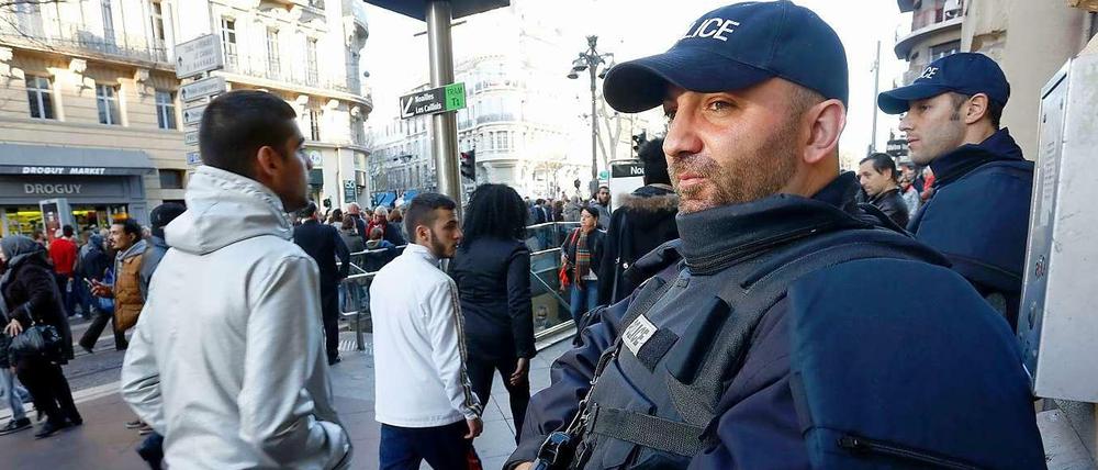 Massive Polizeipräsenz in Paris: Landesweit sollen 4700 Polizisten zum Schutz jüdischer Einrichtungen eingesetzt werden.