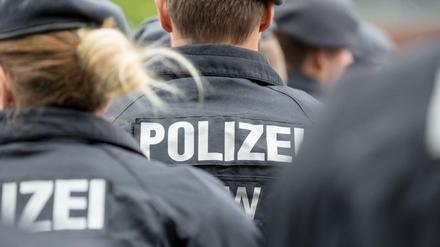 Ein Skandal um rechtsextreme Chatgruppen erschüttert die Polizei in NRW. (Symbolbild)