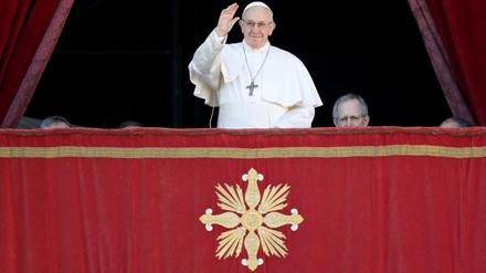 Der Papst spendete am Dienstag auf dem Petersplatz seinen Segen. 