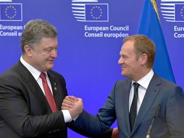 Der ukrainische Präsident Petro Poroschenko und EU-Ratspräsident Donald Tusk auf dem EU-Spitzentreffen in Brüssel.