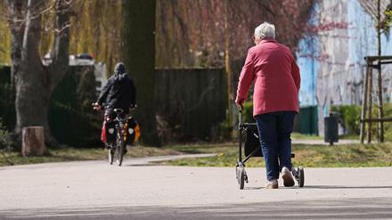 Die zunehmende Mobilität erhöht das Unfallrisiko von Senioren.