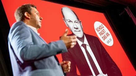 Der SPD-Generalsekretär verantwortet den TV-Spot: Lars Klingbeil bei der Vorstellung der Kampagne.