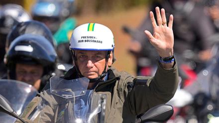 Präsident Jair Bolsonaro ohne Maske bei einer Motorradrallye in Brasilien.