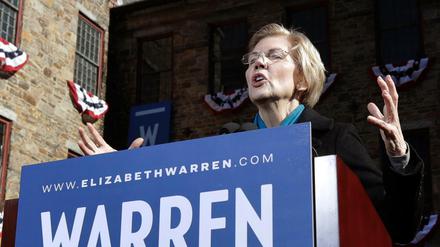 Elizabeth Warren spricht während einer Veranstaltung zu ihrer Präsidentschaftskandidatur.