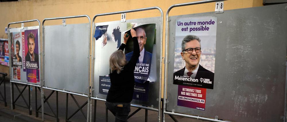 Nach der Wahl ist vor der Wahl: Zehn Kandidaten sind allerdings ausgeschieden, nur Macron und Le Pen in der Stichwahl.