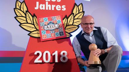 Spielerentwickler Michael Kiesling hat mit "AZUL"das "Spiel des Jahres 2018" entwickelt. Bei einer Feier wurde der gelernte Diplomingenieur ausgezeichnet. 