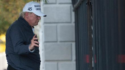 US-Präsident Donald Trump kehrt am 7. November 2020 nach einem Ausflug in seinen Golf-Club zum Weißen Haus zurück. 